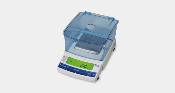 SCALES  THREE ODDS SHIMADZU UX-620H